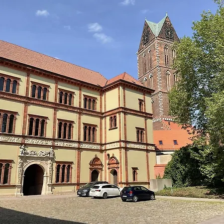Am Wismarer Markt Mit Balkon - Abc329 *